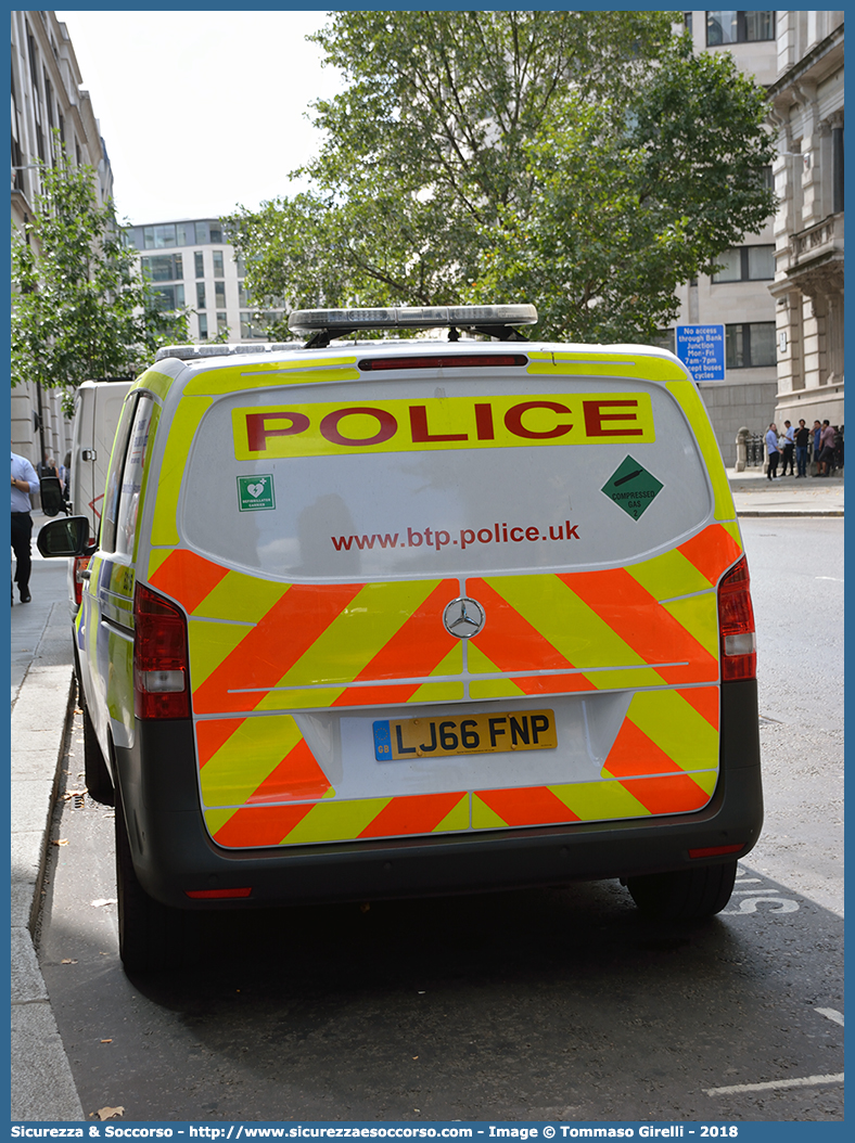 B316
United Kingdom of Great Britain and Northern Ireland
British Transport Police
Mercedes Benz V-Class III generation
Parole chiave: UK;United;Kingdom;Great;Britain;Northern;Ireland;British;Transport;Police;BTP;Mercedes;Benz;V;Class