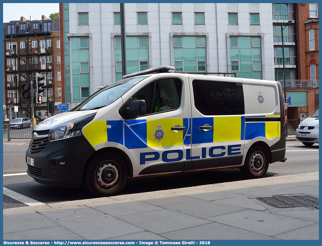 B435
United Kingdom of Great Britain and Northern Ireland
British Transport Police
Vauxhall Vivaro III generation
Parole chiave: UK;United;Kingdom;Great;Britain;Northern;Ireland;British;Transport;Police;BTP;Vauxhall;Vivaro