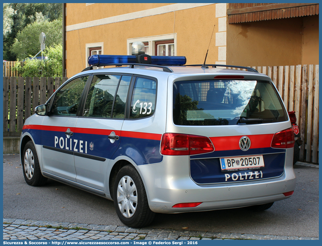 BP 20507
Republik Österreich
Polizei
Volkswagen Touran II generation
Parole chiave: Republik;Österreich;Polizei;Volkswagen;Touran