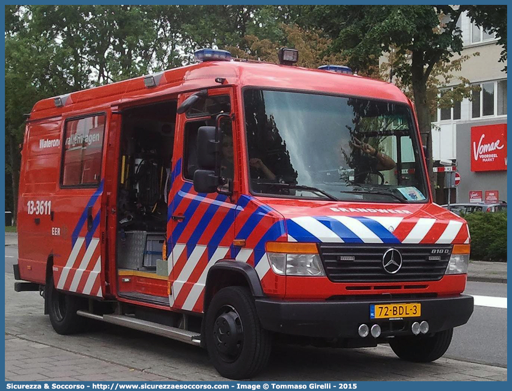 13-3611
Koninkrijk der Nederlanden
Brandweer Amsterdam
Mercedes Benz Vario 818D
Waterongevallenwagen
Divers Truck
Parole chiave: Koninkrijk;der;Nederlanden;Brandweer;Amsterdam;Mercedes;Benz;Vario;818D;Waterongevallenwagen;Divers