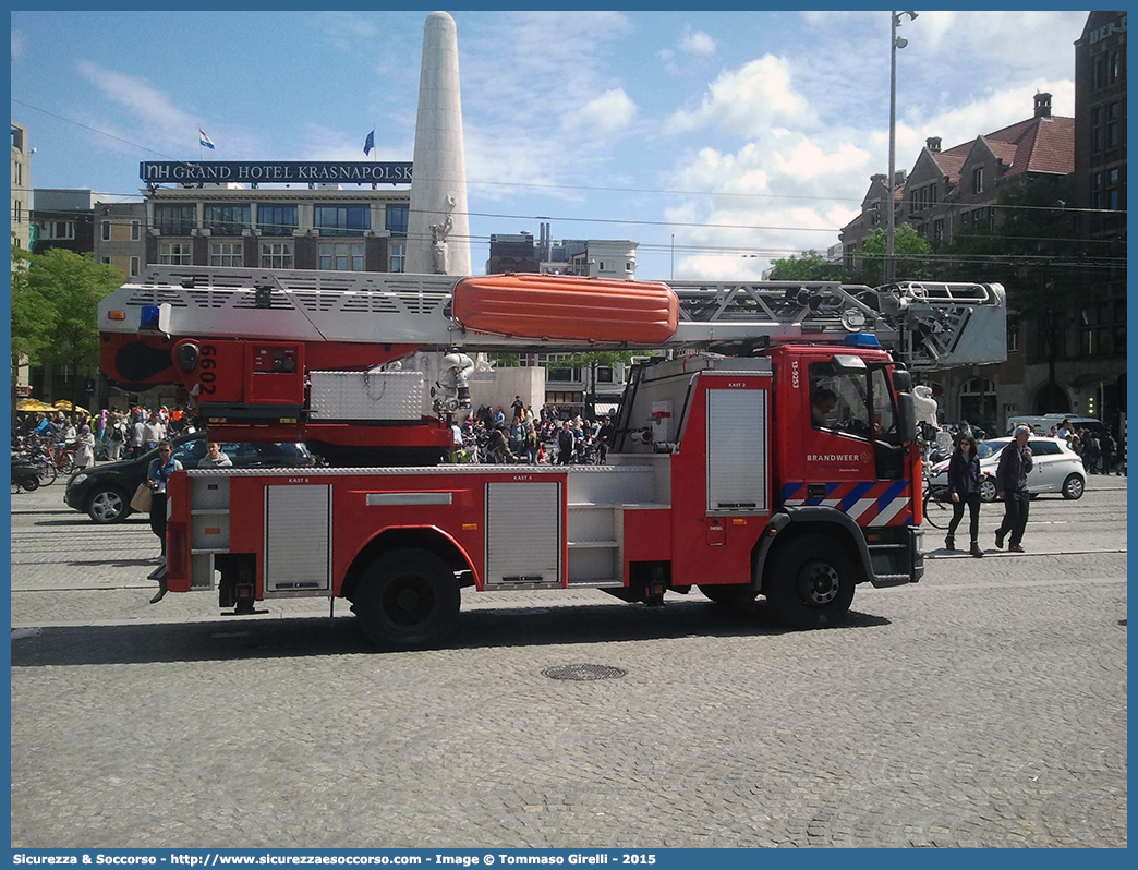 13-9253
Koninkrijk der Nederlanden
Brandweer Amsterdam
Iveco Magirus EuroFire I generation
Parole chiave: Koninkrijk;der;Nederlanden;Brandweer;Amsterdam;Iveco;Magirus;EuroFire