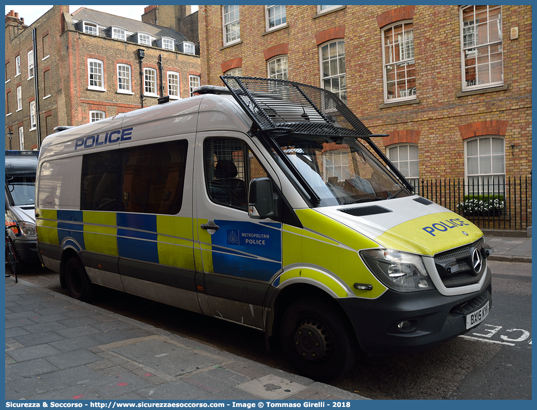 BUV
United Kingdom of Great Britain and Northern Ireland
Metropolitan Police
Mercedes Benz Sprinter II generation facelift
Parole chiave: UK;United;Kingdom;Great;Britain;Northern;Ireland;Metropolitan;Police;Mercedes;Benz;Sprinter