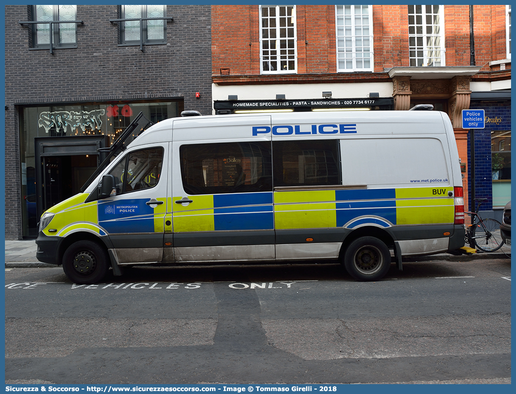 BUV
United Kingdom of Great Britain and Northern Ireland
Metropolitan Police
Mercedes Benz Sprinter II generation facelift
Parole chiave: UK;United;Kingdom;Great;Britain;Northern;Ireland;Metropolitan;Police;Mercedes;Benz;Sprinter