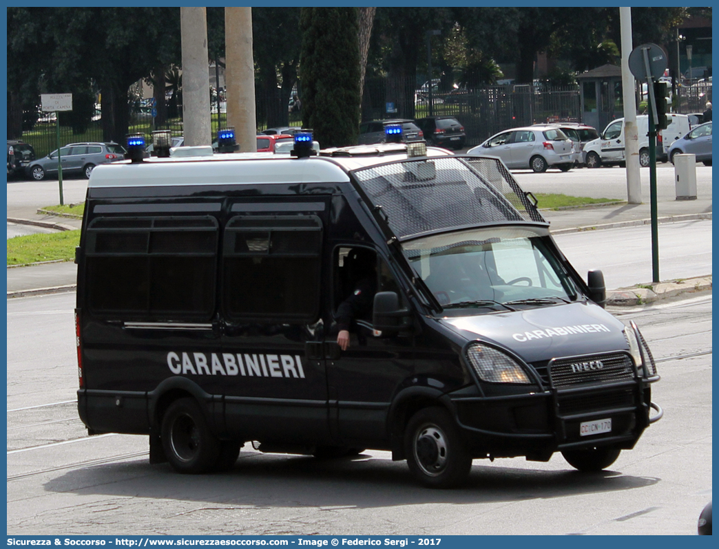 CC CN170
Arma dei Carabinieri
Battaglioni Mobili
Iveco Daily 50C18 IV serie
Parole chiave: CC;C.C.;Arma;Carabinieri;Battaglioni;Mobili;Battaglione;Mobile;Iveco;Daily;50C18;Blindato;Ordine;Pubblico