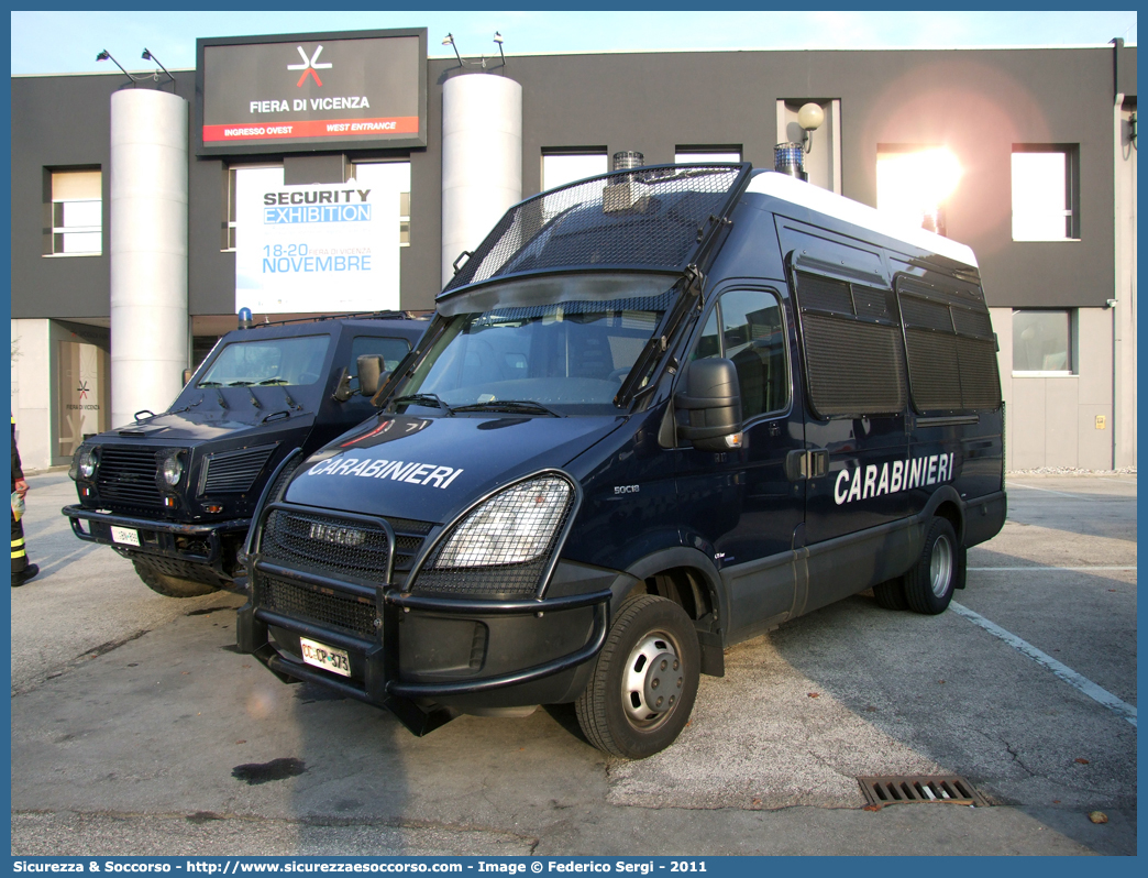 CC CP373
Arma dei Carabinieri
Battaglioni Mobili
Iveco Daily 50C18 IV serie
Parole chiave: CC;C.C.;Arma;Carabinieri;Battaglioni;Mobili;Battaglione;Mobile;Iveco;Daily;50C18;Blindato;Ordine;Pubblico