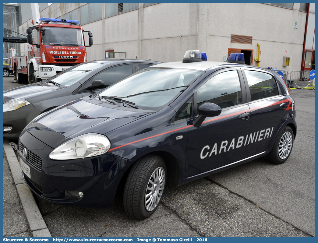 CC CP985
Arma dei Carabinieri
Fiat Grande Punto
Parole chiave: CC;C.C.;Arma;Carabinieri;Fiat;Grande;Punto