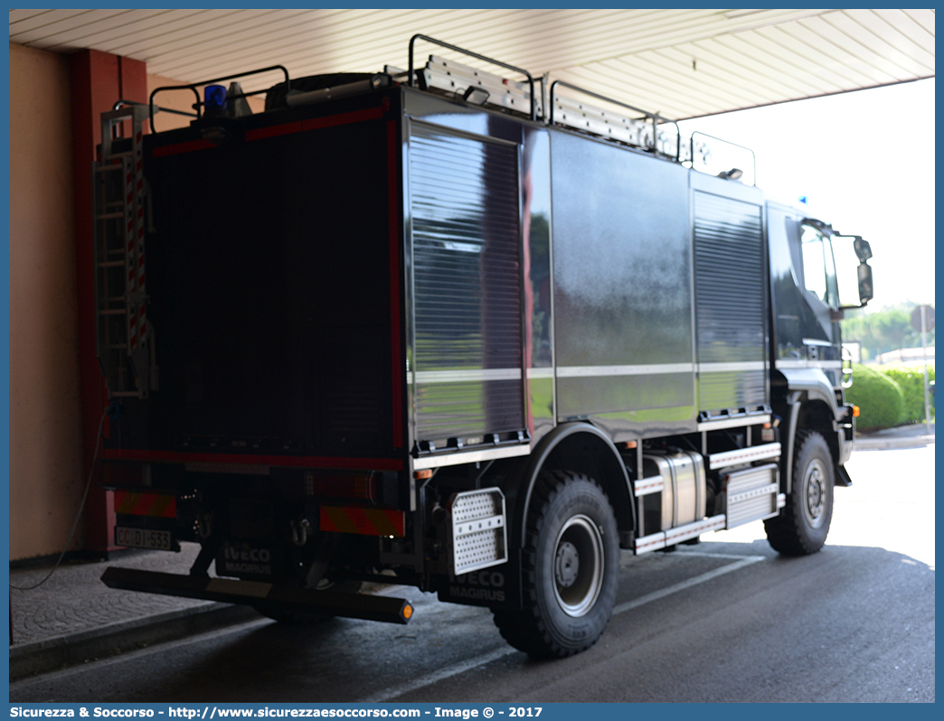 CC DI533
Arma dei Carabinieri
Raggruppamento Carabinieri Aeromobili
Iveco Trakker AD190T45W 4x4 II serie
Allestimento Magirus
Parole chiave: CC;C.C.;Arma;Carabinieri;Raggruppamento;Aeromobili;Iveco;Trakker;AD190T45W;Magirus