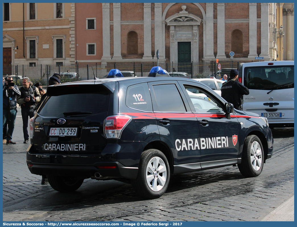 CC DQ239
Arma dei Carabinieri
Aliquota di Primo Intervento
Subaru Forester VI serie restyling
Parole chiave: CC;C.C.;Arma;dei;Carabinieri;Nucleo;Radiomobile;Subaru;Forester;API;A.P.I.;Aliquota;Primo;Intervento