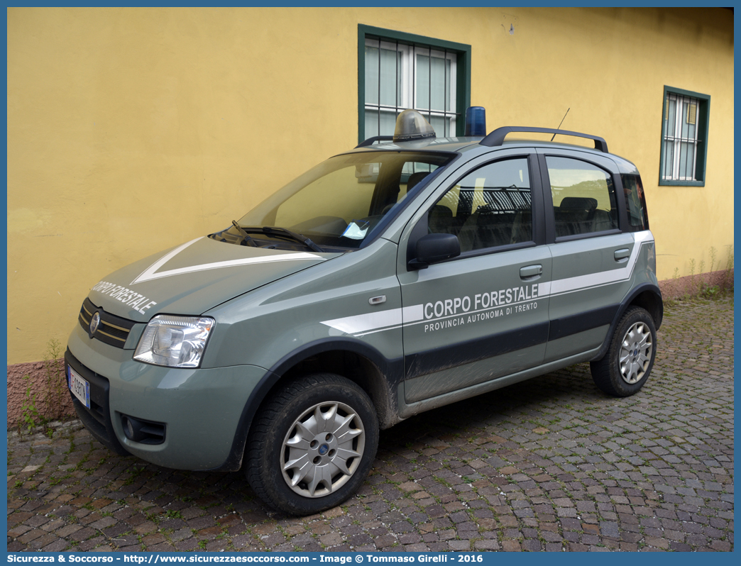 CF G98TN
Corpo Forestale
Provincia Autonoma di Trento
Fiat Nuova Panda 4x4 I serie restyling
Parole chiave: CF;C.F.;TN;Corpo;Forestale;TrentoFiat;Nuova Panda;4x4