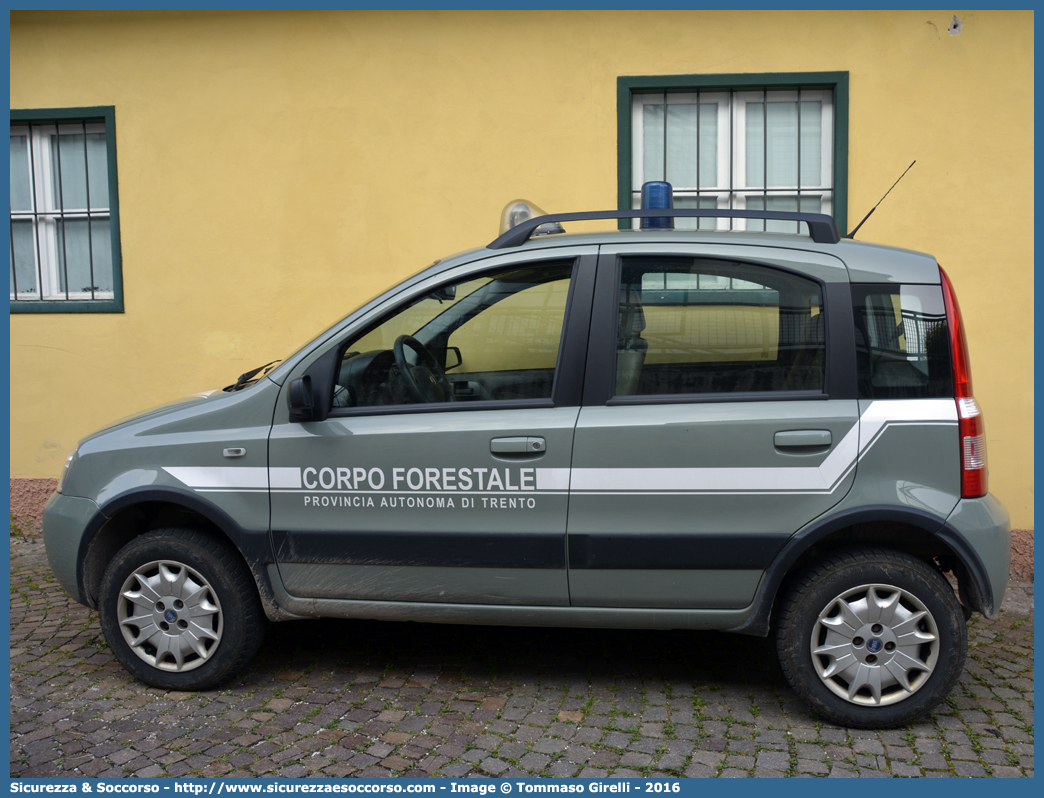 CF G98TN
Corpo Forestale
Provincia Autonoma di Trento
Fiat Nuova Panda 4x4 I serie restyling
Parole chiave: CF;C.F.;TN;Corpo;Forestale;TrentoFiat;Nuova Panda;4x4