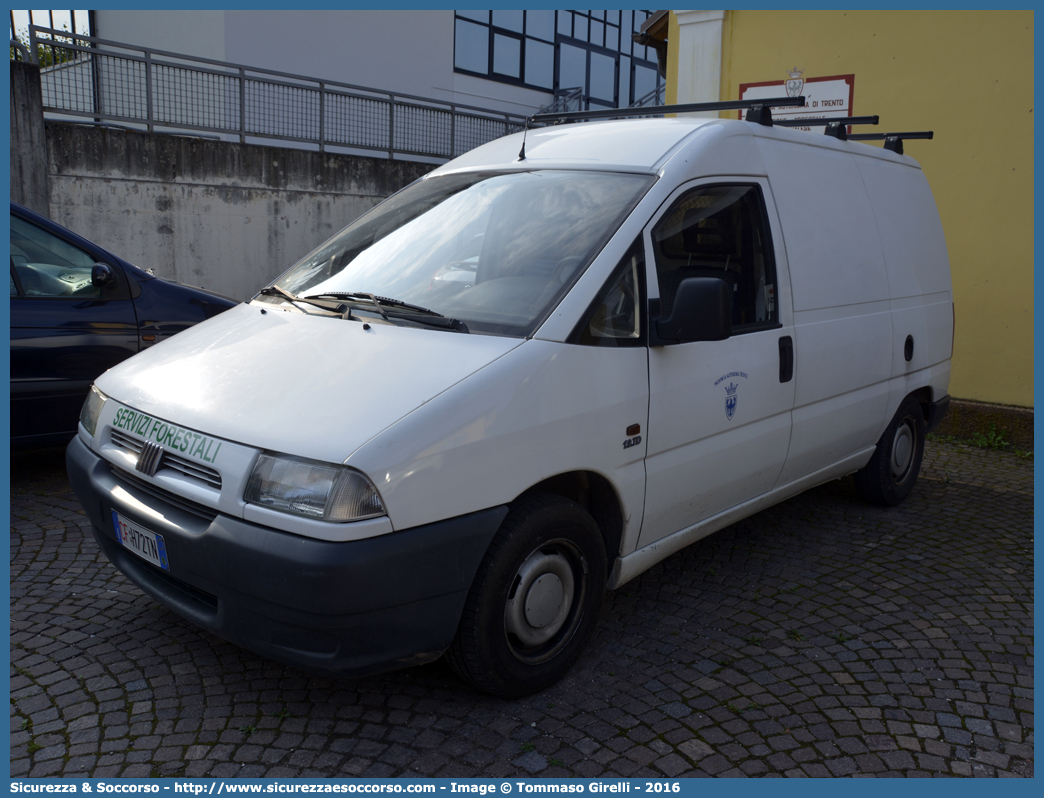 CF H72TN
Corpo Forestale
Provincia Autonoma di Trento
Fiat Scudo I serie
Parole chiave: Corpo;Forestale;Trento;CF;C.F.;TN;T.N.;Fiat;Scudo