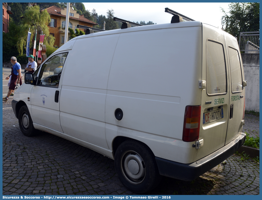 CF H72TN
Corpo Forestale
Provincia Autonoma di Trento
Fiat Scudo I serie
Parole chiave: Corpo;Forestale;Trento;CF;C.F.;TN;T.N.;Fiat;Scudo