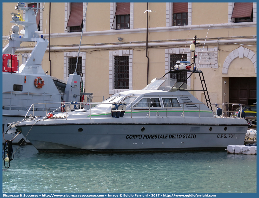 CFS 701
Corpo Forestale dello Stato
Servizio Nautico
Imbarcazione
"Montecristo II"
Parole chiave: Corpo;Forestale;dello;Stato;CFS;C.F.S.;Servizio;Nautico;Imbarcazione;Motoscafo;Montecristo