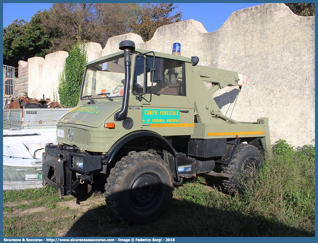 CFva G88 CA
Corpo Forestale
e di Vigilanza Ambientale
Regione Sardegna
Mercedes Benz Unimog U417
Allestitore Isoli S.p.A.
Parole chiave: CFVA;C.F.V.A.;CF;C.F.;VA;V.A.;Corpo;Forestale;Vigilanza;Ambientale;Sardegna;Mercedes Benz;Unimog;U417