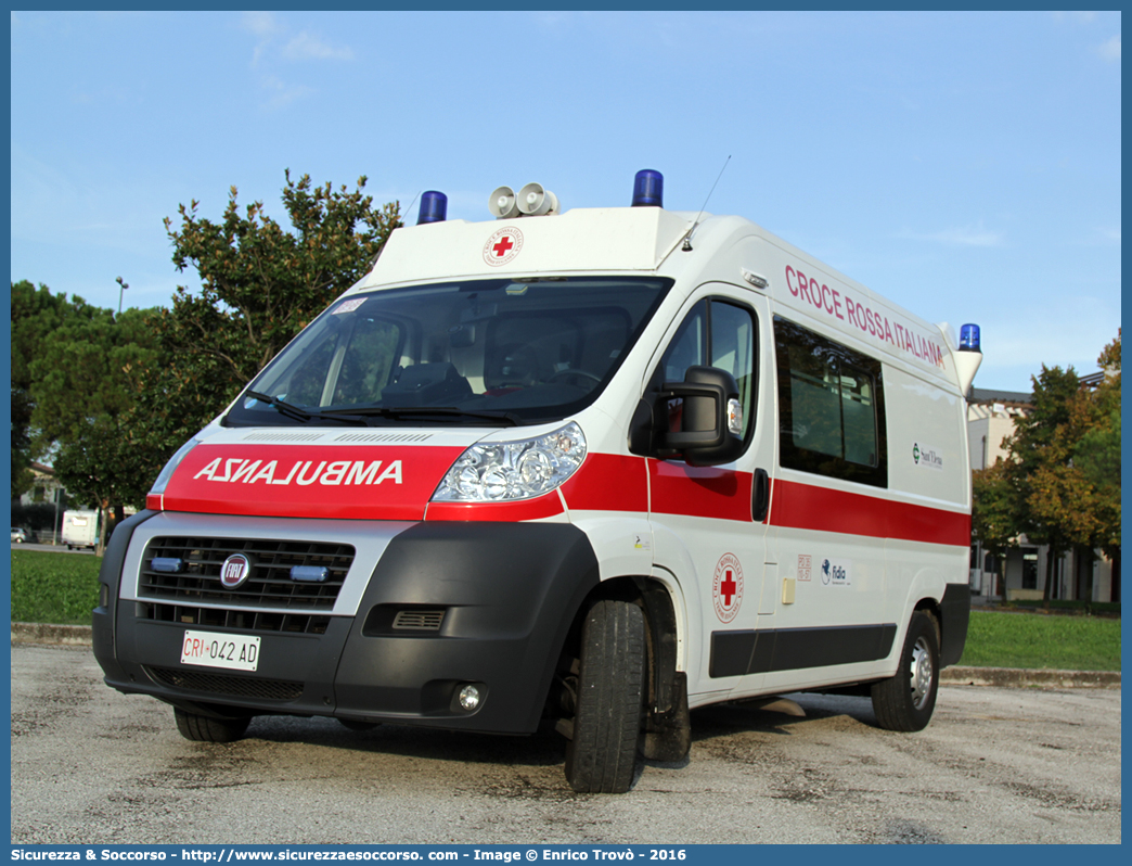 CRI 042AD
Croce Rossa Italiana
Terme Euganee (PD)
Fiat Ducato III serie
Allestitore Boneschi S.r.l. 
Parole chiave: Croce;Rossa;Italiana;CRI;C.R.I.;Ambulanza;Fiat;Ducato;X250;Terme;Euganee;Boneschi