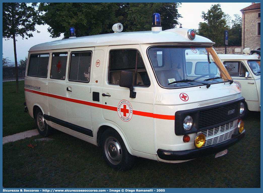 CRI 11066
Croce Rossa Italiana
Bergamo
Fiat 238E
Parole chiave: Croce;Rossa;Italiana;CRI;C.R.I.;Ambulanza;Fiat;238;Bergamo