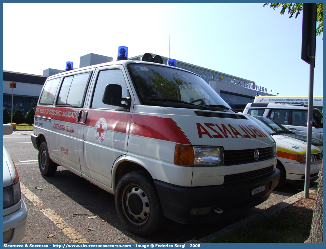 CRI 14069
Croce Rossa Italiana
Novara
Volkswagen Transporter T4
Parole chiave: Croce;Rossa;Italiana;CRI;C.R.I.;Ambulanza;Novara;Volkswagen;Transporter;T4