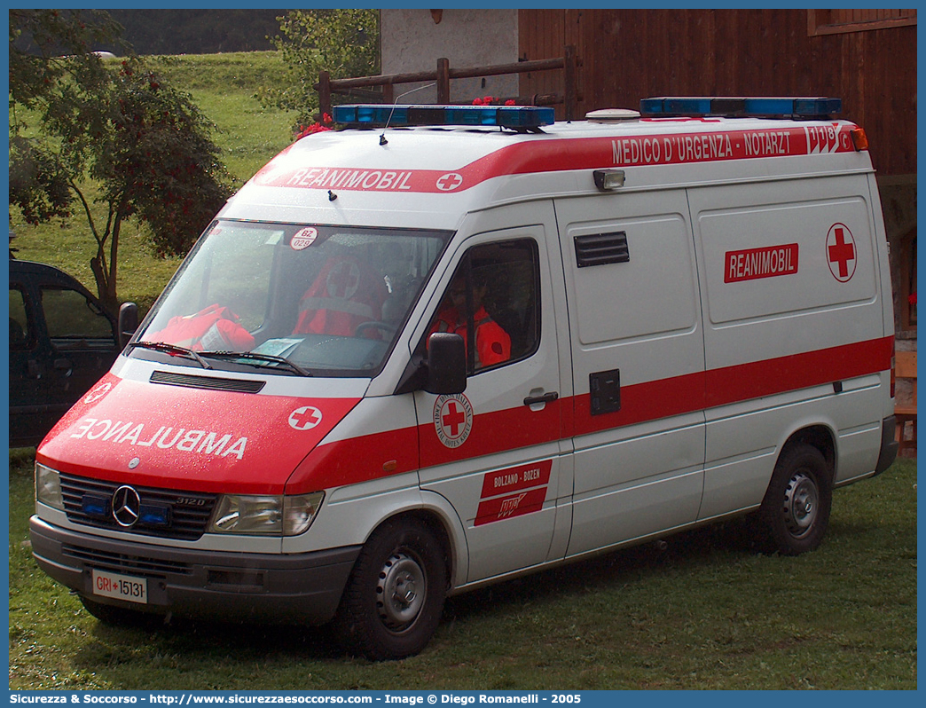 CRI 15131
Croce Rossa Italiana
Bolzano
Mercedes Benz Sprinter I serie
Parole chiave: Croce;Rossa;Italiana;CRI;C.R.I.;Ambulanza;Mercedes Benz;Sprinter;Bolzano