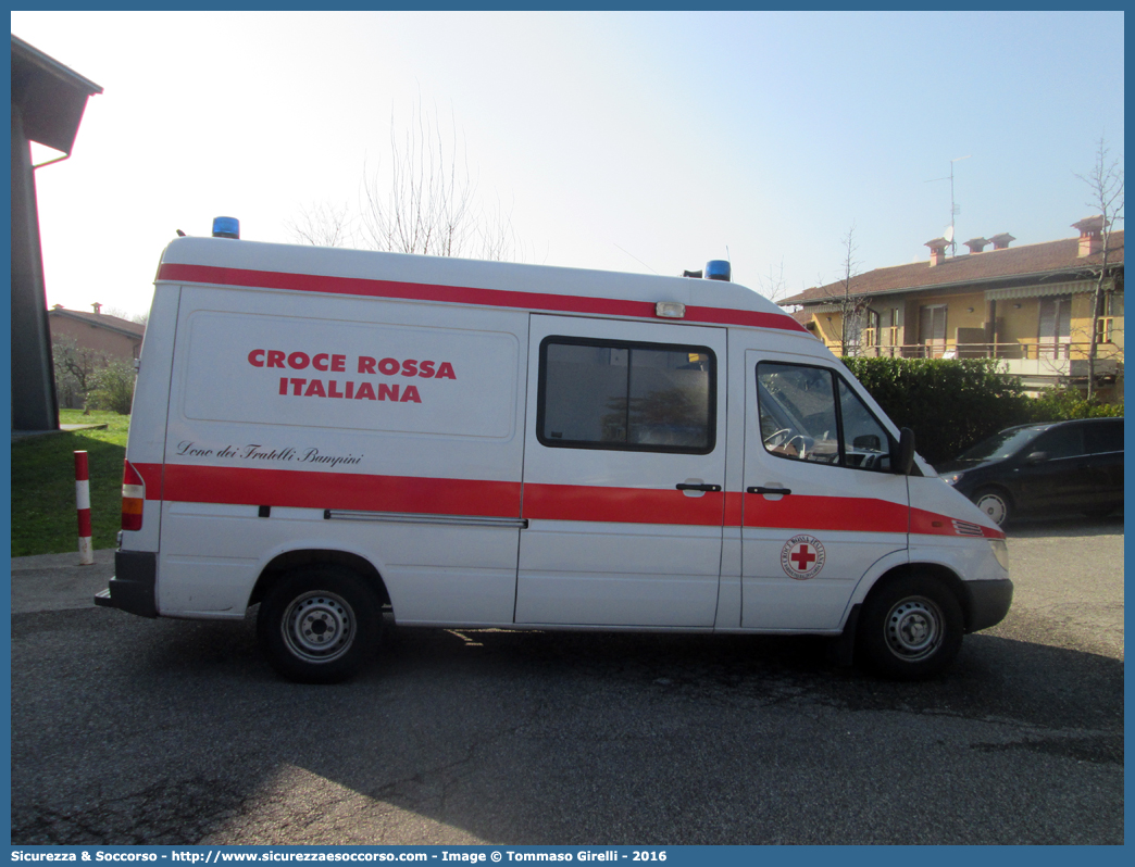 CRI 15748
Croce Rossa Italiana
Mercedes Benz Sprinter I serie
Allestitore Binz Gmbh & CO. KG
Parole chiave: Croce;Rossa;Italiana;CRI;C.R.I.;Ambulanza;Mercedes Benz;Sprinter;Binz