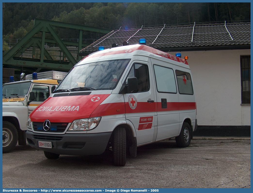 CRI 15924
Croce Rossa Italiana
Bolzano
Mercedes Benz Sprinter I serie restyling
Parole chiave: CRI;C.R.I.;Croce;Rossa;Italiana;Bolzano;Mercedes;Benz;Sprinter