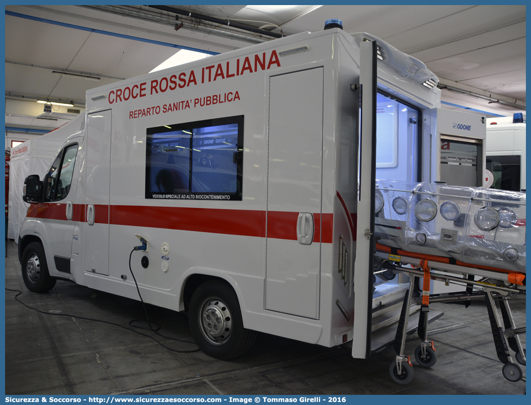 CRI 181AE
Croce Rossa Italiana
Reparto Sanità Pubblica
Fiat Ducato III serie restyling
Veicolo Speciale ad Alto Biocontenimento
Allestitore Odone S.r.l.
Parole chiave: Croce;Rossa;Italiana;CRI;C.R.I.;Ambulanza;Fiat;Ducato;X290;Reparto;Sanità;Pubblica;Veicolo;Speciale;Alto;Biocontenimento;Odone