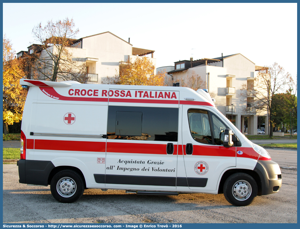 CRI 484AE
Croce Rossa Italiana
Terme Euganee (PD)
Fiat Ducato III serie
Allestitore Orion S.r.l.
Parole chiave: Croce;Rossa;Italiana;CRI;C.R.I.;Ambulanza;Fiat;Ducato;X250;Orion;Terme;Euganee