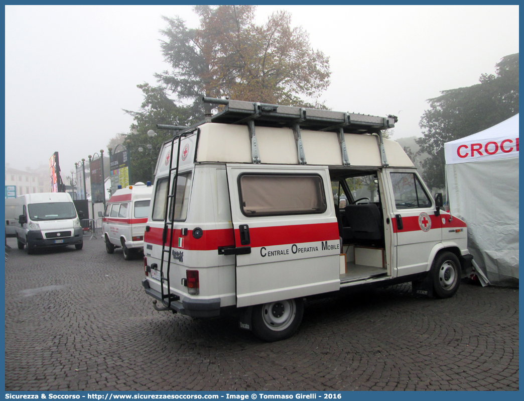 CRI 9923
Croce Rossa Italiana
Servizio Emergenze
Fiat Ducato I serie
Centrale Operativa Mobile
Parole chiave: CRI;C.R.I.;Croce;Rossa;Italiana;Fiat;Ducato;Servizio;Emergenze;Centrale;Operativa;Mobile