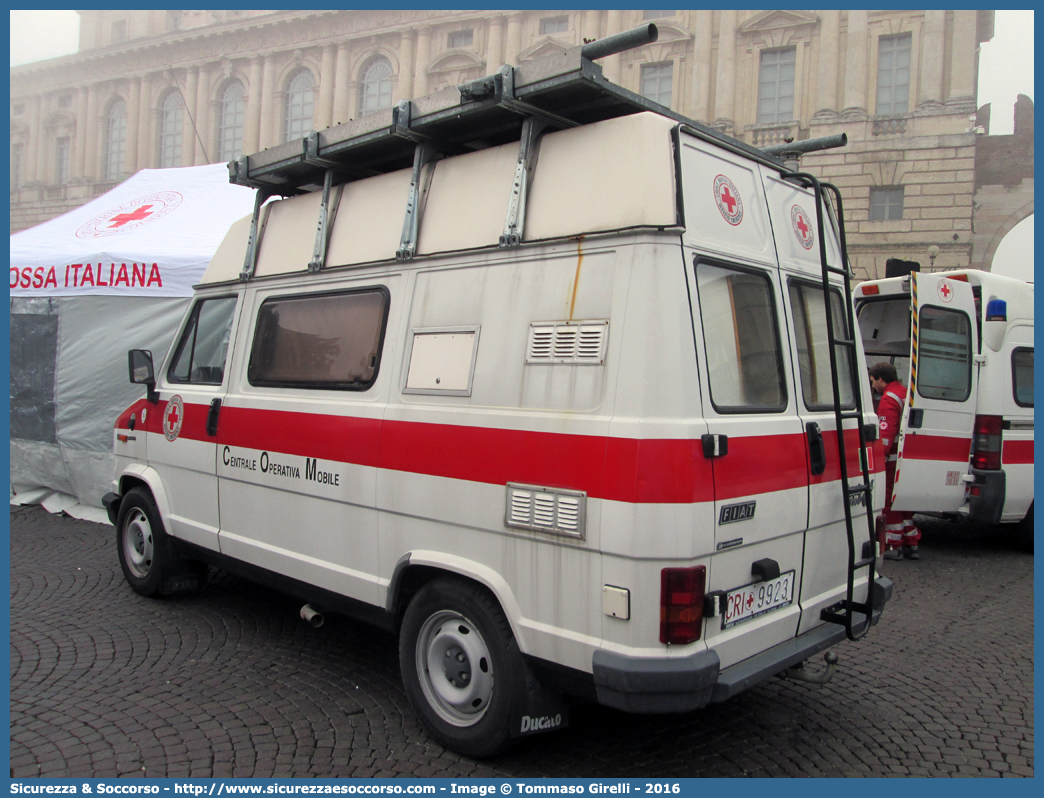 CRI 9923
Croce Rossa Italiana
Servizio Emergenze
Fiat Ducato I serie
Centrale Operativa Mobile
Parole chiave: CRI;C.R.I.;Croce;Rossa;Italiana;Fiat;Ducato;Servizio;Emergenze;Centrale;Operativa;Mobile