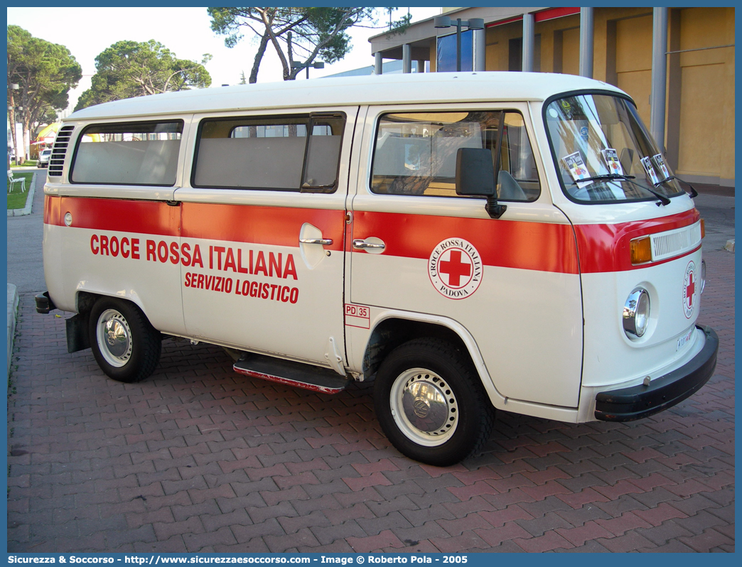 CRI A101
Croce Rossa Italiana
Volkswagen Transporter T2
Padova
Servizio Logistico
Parole chiave: CRI;C.R.I.;Croce;Rossa;Italiana;Volkswagen;Transporter;T2;Servizio;Logistico