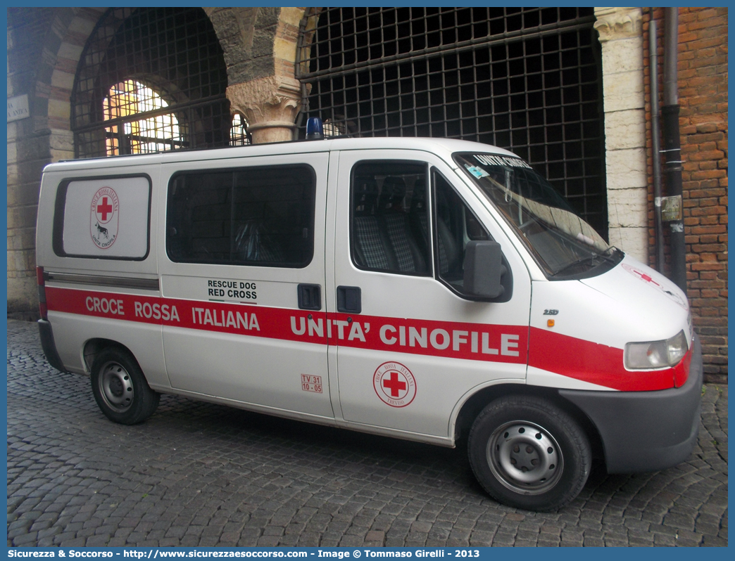 CRI A1684
Croce Rossa Italiana
Treviso
Fiat Ducato II serie
Unità Cinofile
Parole chiave: CRI;C.R.I.;Croce;Rossa;Italiana;Treviso;Fiat;Ducato;Unità;Cinofila;Cinofile;Cinofili