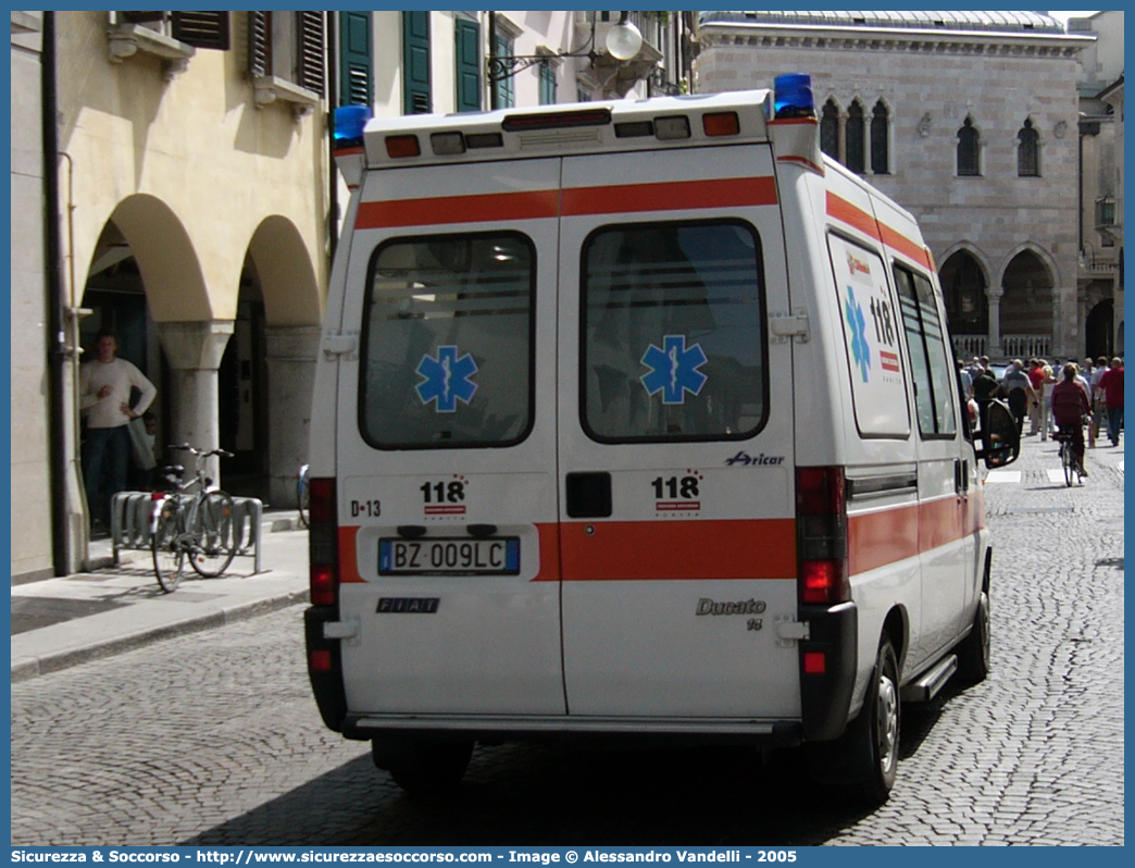 D13
118 Pordenone
Fiat Ducato II serie
Allestitore Aricar S.p.A.
Parole chiave: 118;Pordenone;Ambulanza;Fiat;Ducato;Aricar