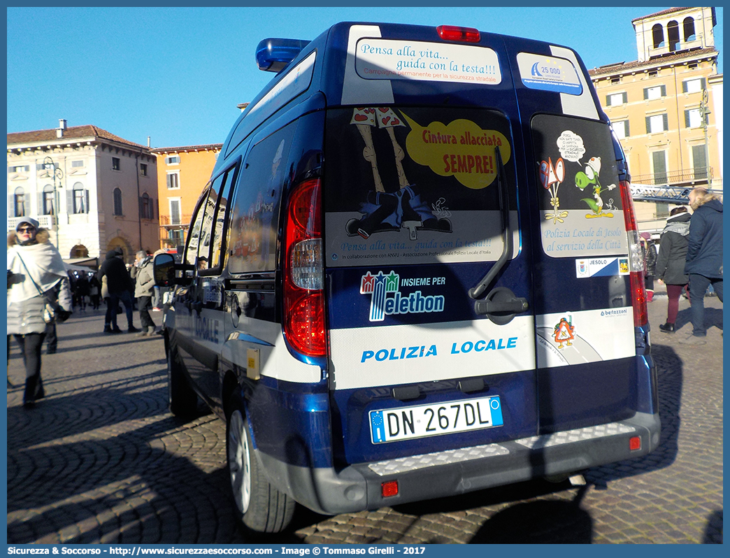 -
Polizia Locale
Comune di Jesolo
Fiat Doblò I serie restyling
Allestitore Bertazzoni S.r.l.
Parole chiave: PL;P.L.;PM;P.M.;Polizia;Locale;Municipale;Jesolo;Fiat;Doblò;Bertazzoni