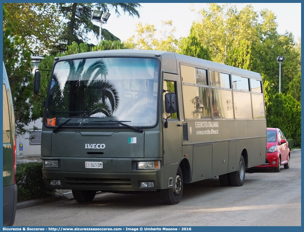 EI 041DM
Esercito Italiano
Iveco Cacciamali 100E18
Parole chiave: EI;E.I.;Esercito;Italiano;Autobus;Bus;Iveco;Cacciamali;100E18