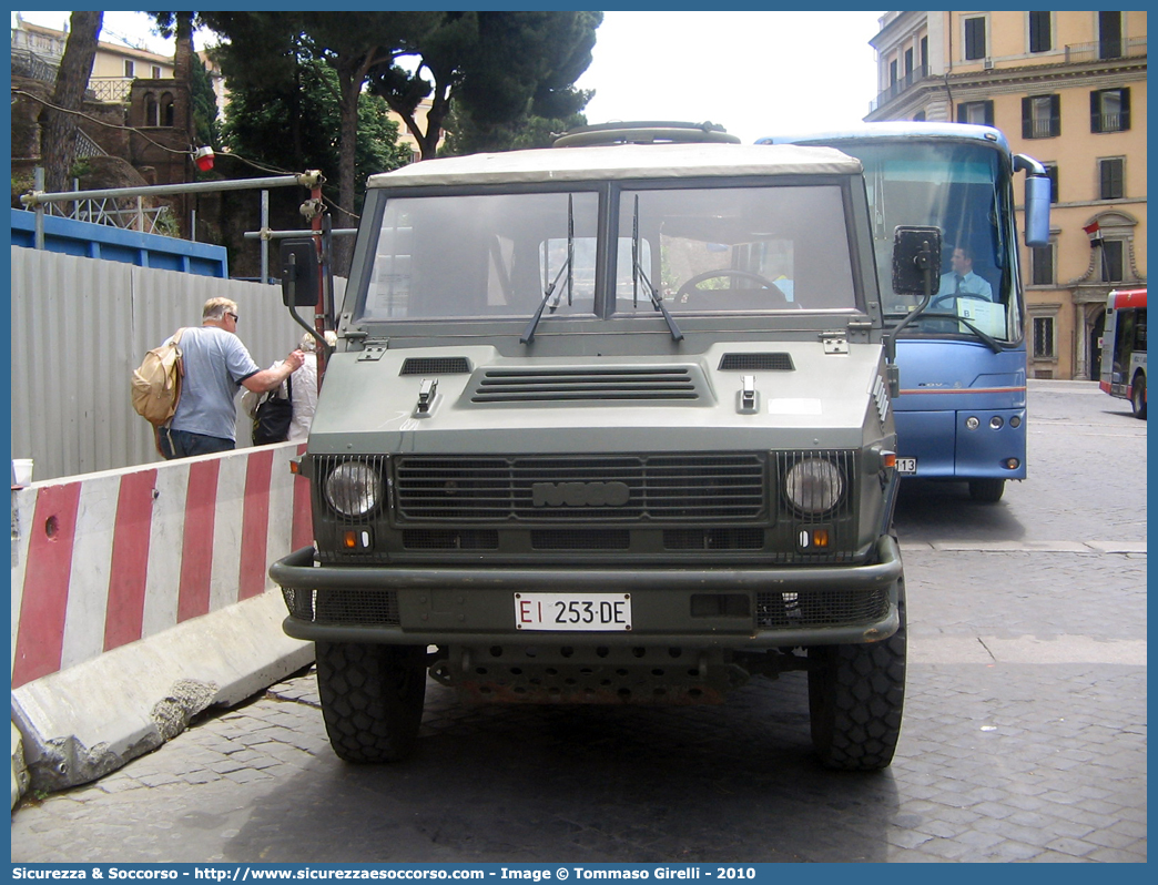 EI 253DE
Esercito Italiano
Iveco VM90T
Parole chiave: EI;E.I.;Esercito;Italiano;Iveco;VM;90;T;VM90