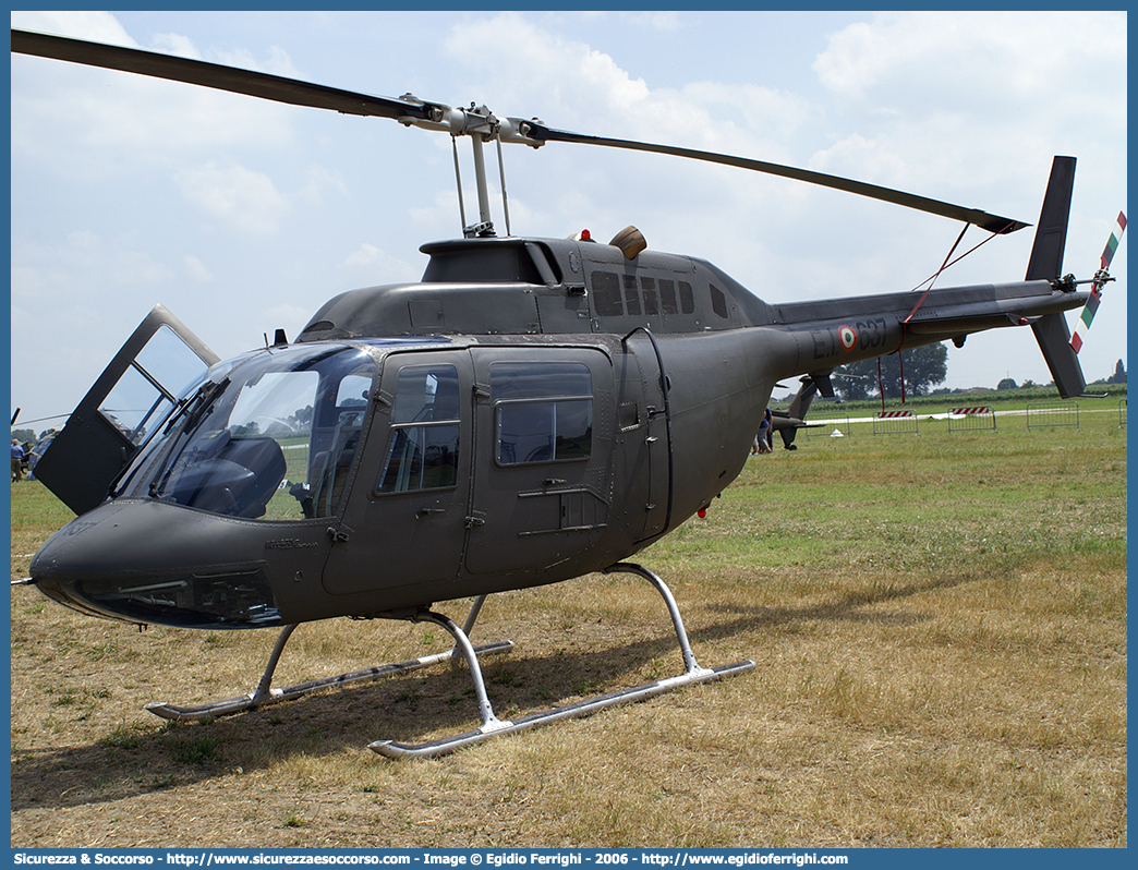 MM80905 EI-637
Esercito Italiano
Aviazione dell'Esercito
Agusta Bell 206
Parole chiave: EI;E.I.;Esercito;Italiano;Aviazione;Agusta;Bell;AB;206