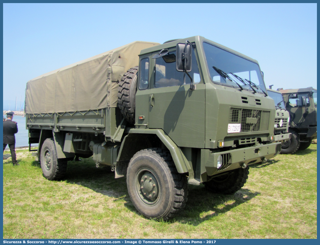 EI 725CF
Esercito Italiano
Iveco ACM 80
Parole chiave: EI;E.I.;Esercito;Italiano;Mezzi;da;Cantiere;Trasporto;Materiali;Supporto;Logistico;Iveco;ACM;80