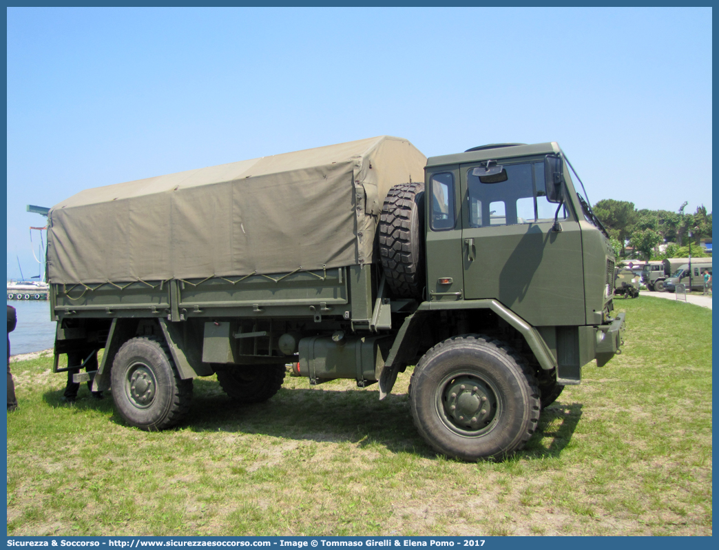 EI 725CF
Esercito Italiano
Iveco ACM 80
Parole chiave: EI;E.I.;Esercito;Italiano;Mezzi;da;Cantiere;Trasporto;Materiali;Supporto;Logistico;Iveco;ACM;80