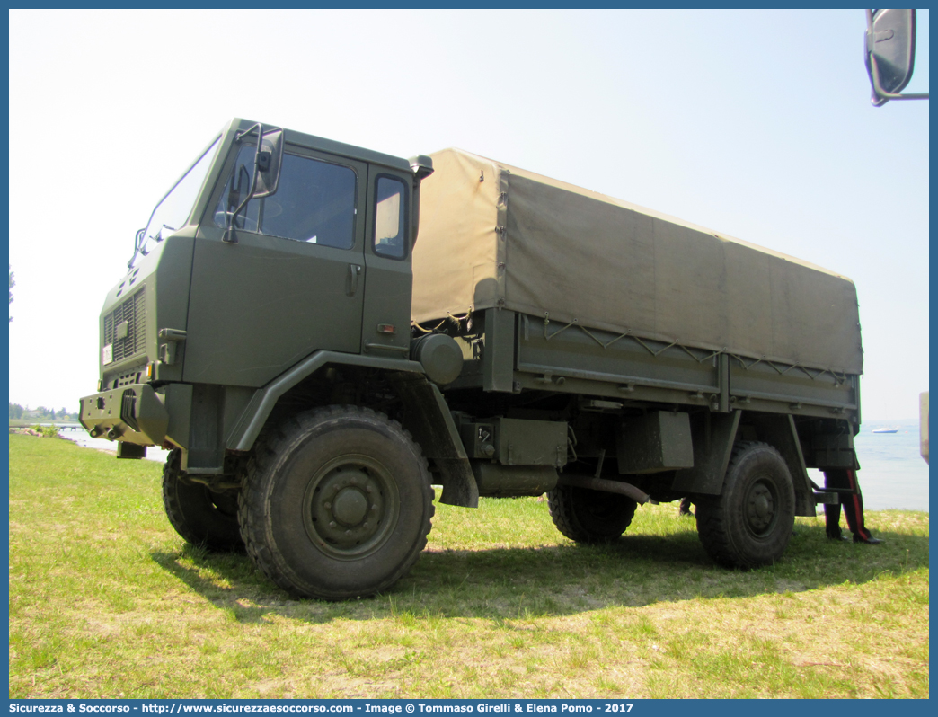 EI 725CF
Esercito Italiano
Iveco ACM 80
Parole chiave: EI;E.I.;Esercito;Italiano;Mezzi;da;Cantiere;Trasporto;Materiali;Supporto;Logistico;Iveco;ACM;80