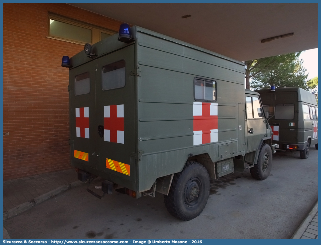 EI 755DJ
Esercito Italiano
Sanità Militare
Iveco VM90
Allestitore Mussa & Graziano S.r.l.
Parole chiave: EI;E.I.;Esercito;Italiano;Sanità;Militare;Iveco;VM90;Mussa & Graziano