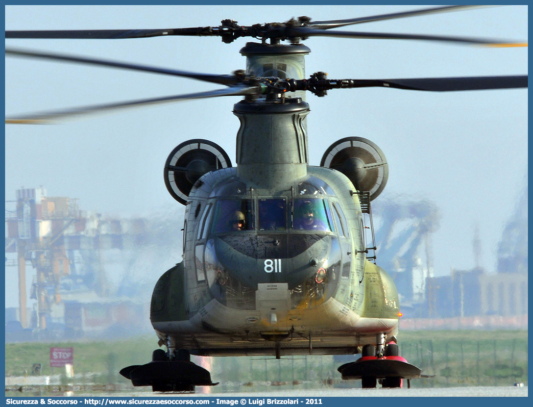 MM80833 EI-811
Esercito Italiano
Aviazione dell'Esercito
Boeing CH-47C Chinook
Parole chiave: EI;E.I.;Esercito;Italiano;Aviazione;Boeing;CH-47C;CH47;Chinook