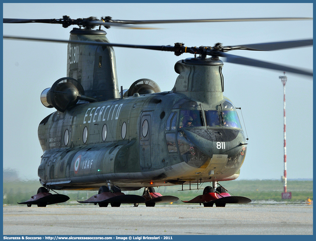 MM80833 EI-811
Esercito Italiano
Aviazione dell'Esercito
Boeing CH-47C Chinook
Parole chiave: EI;E.I.;Esercito;Italiano;Aviazione;Boeing;CH-47C;CH47;Chinook