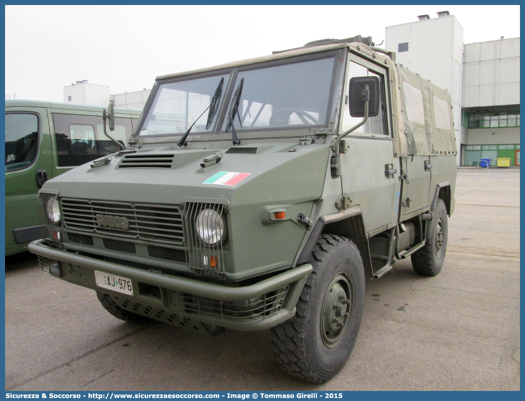 EI AJ976
Esercito Italiano
Iveco VM90T
Parole chiave: EI;E.I.;Esercito;Italiano;Iveco;VM;90;T;VM90