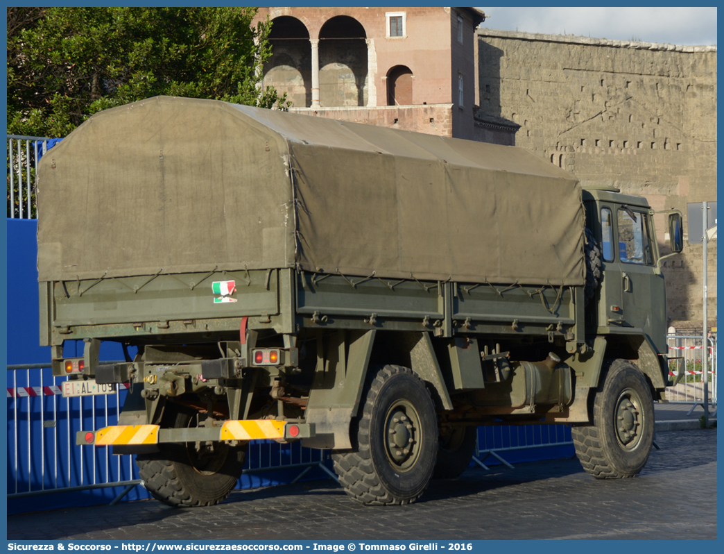 EI AL109
Esercito Italiano
Iveco ACM 80
Parole chiave: EI;E.I.;Esercito;Italiano;Mezzi;da;Cantiere;Trasporto;Materiali;Supporto;Logistico;Iveco;ACM;80