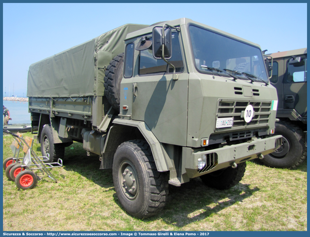 EI AU232
Esercito Italiano
Iveco ACM 80
Parole chiave: EI;E.I.;Esercito;Italiano;Mezzi;da;Cantiere;Trasporto;Materiali;Supporto;Logistico;Iveco;ACM;80