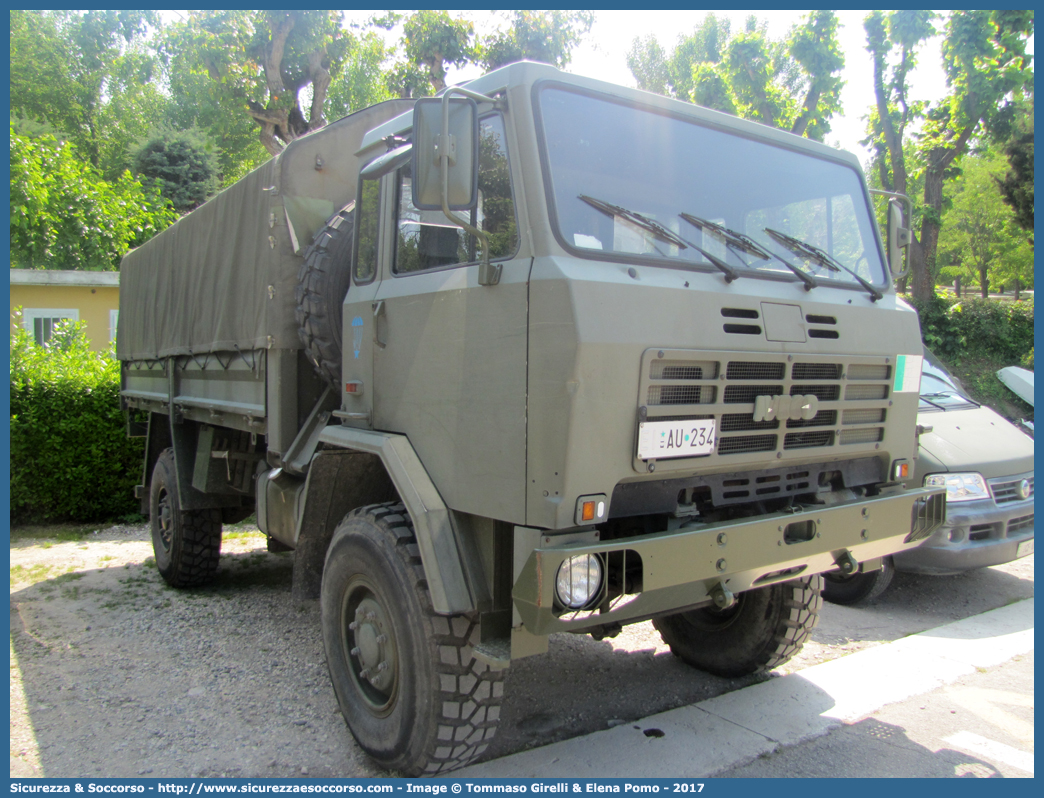 EI AU234
Esercito Italiano
Iveco ACM 80
Parole chiave: EI;E.I.;Esercito;Italiano;Mezzi;da;Cantiere;Trasporto;Materiali;Supporto;Logistico;Iveco;ACM;80