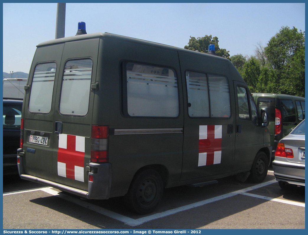 EI BG424
Esercito Italiano
Sanità Militare
Fiat Ducato II serie
Allestitore Bollanti S.r.l.
Parole chiave: EI;E.I.;Esercito;Italiano;Sanità;Militare;Fiat;Ducato;Ambulanza;Bollanti