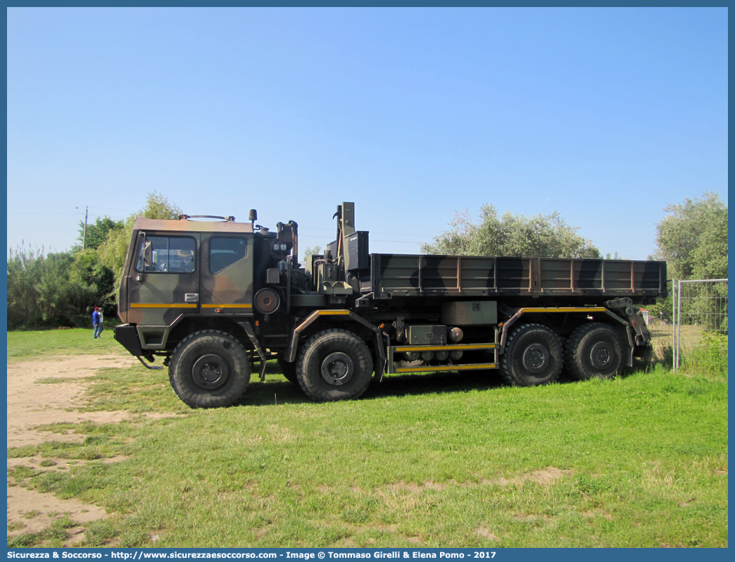 EI BG679
Esercito Italiano
Astra SMR 88.42 8X8
Parole chiave: EI;E.I.;Esercito;Italiano;Mezzi da Cantiere;Trasporto Materiali;Supporto Logistico;Astra;SM88.42