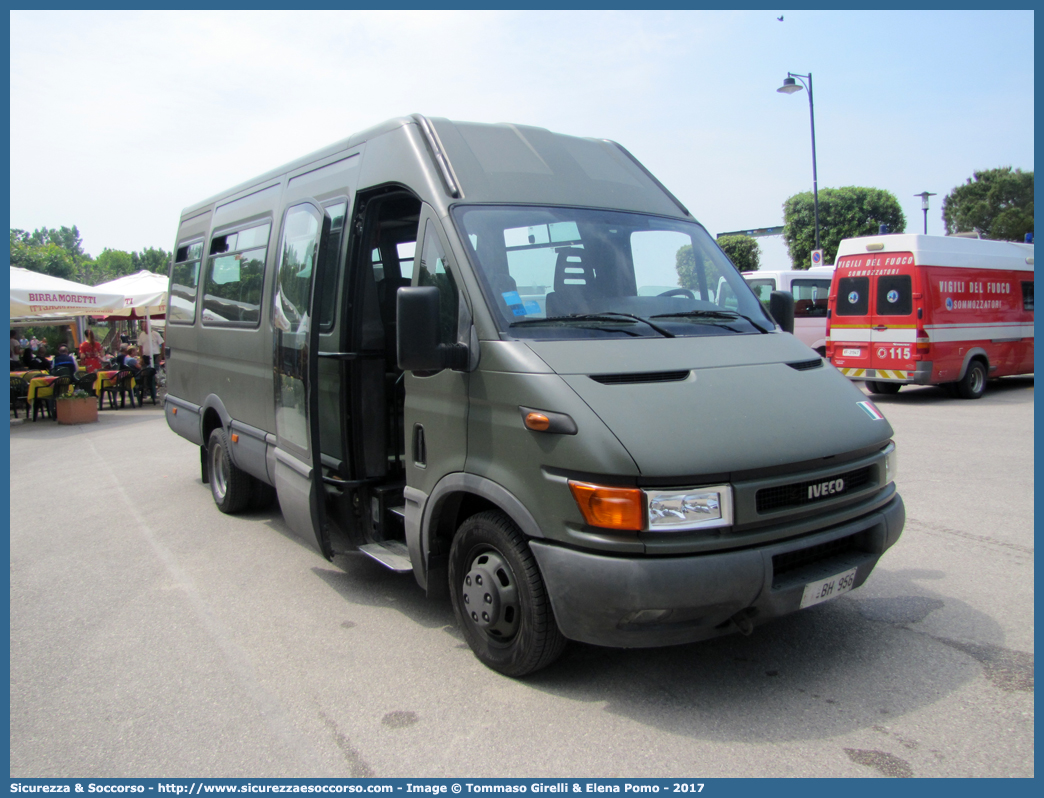 EI BH956
Esercito Italiano
Iveco Daily 50C13 III serie
Parole chiave: EI;E.I.;Esercito;Italiano;Iveco;Daily;50C13