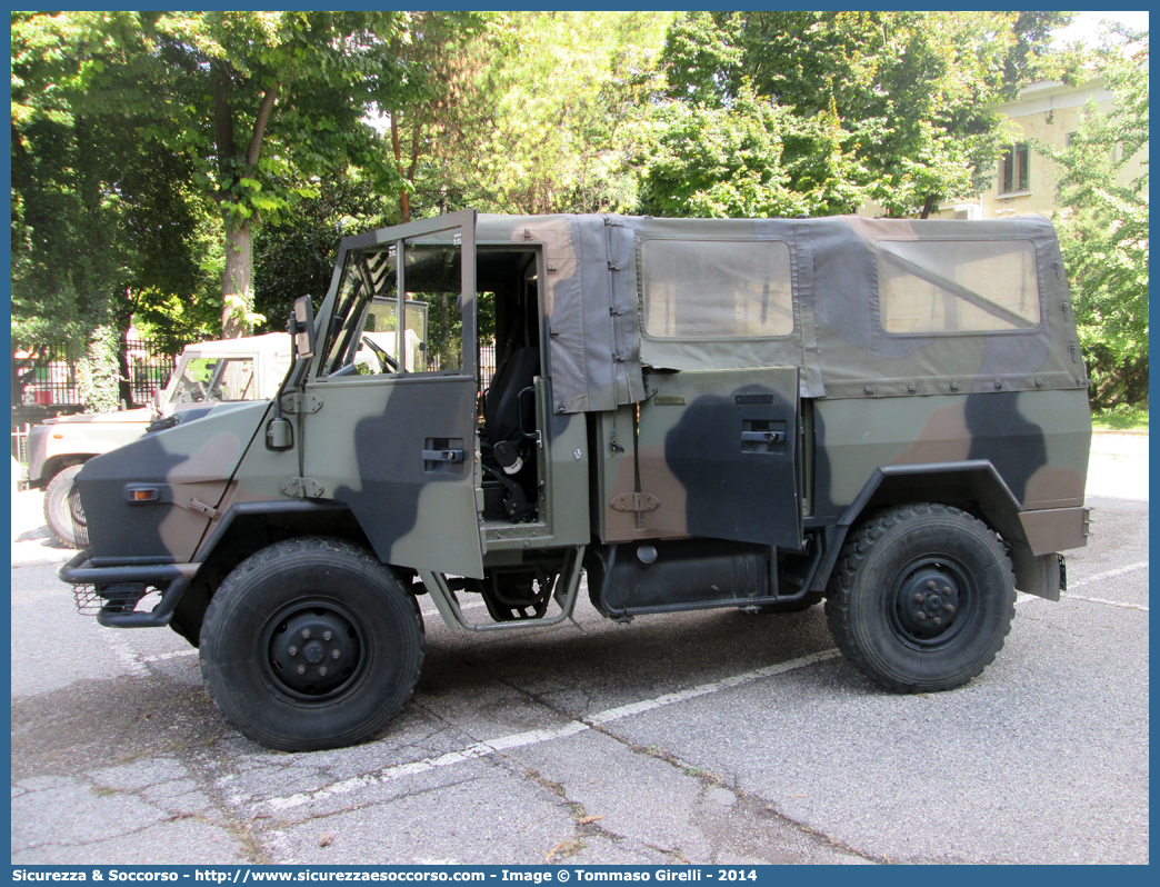 EI CG799
Esercito Italiano
Iveco VM90T
Parole chiave: EI;E.I.;Esercito;Italiano;Iveco;VM;90;T;VM90