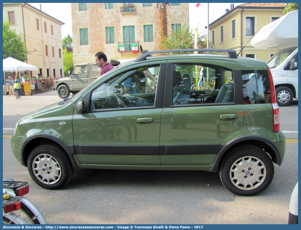 EI CU642
Esercito Italiano
Fiat Nuova Panda 4x4 I serie restyling
Parole chiave: EI;E.I.;Esercito;Italiano;Fiat;Nuova;Panda;4x4